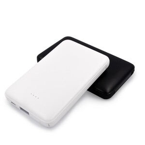 power-bank-5000-mah-ze-zintegrowanymi-kablami-adapter-w-komplecie-presley-19005